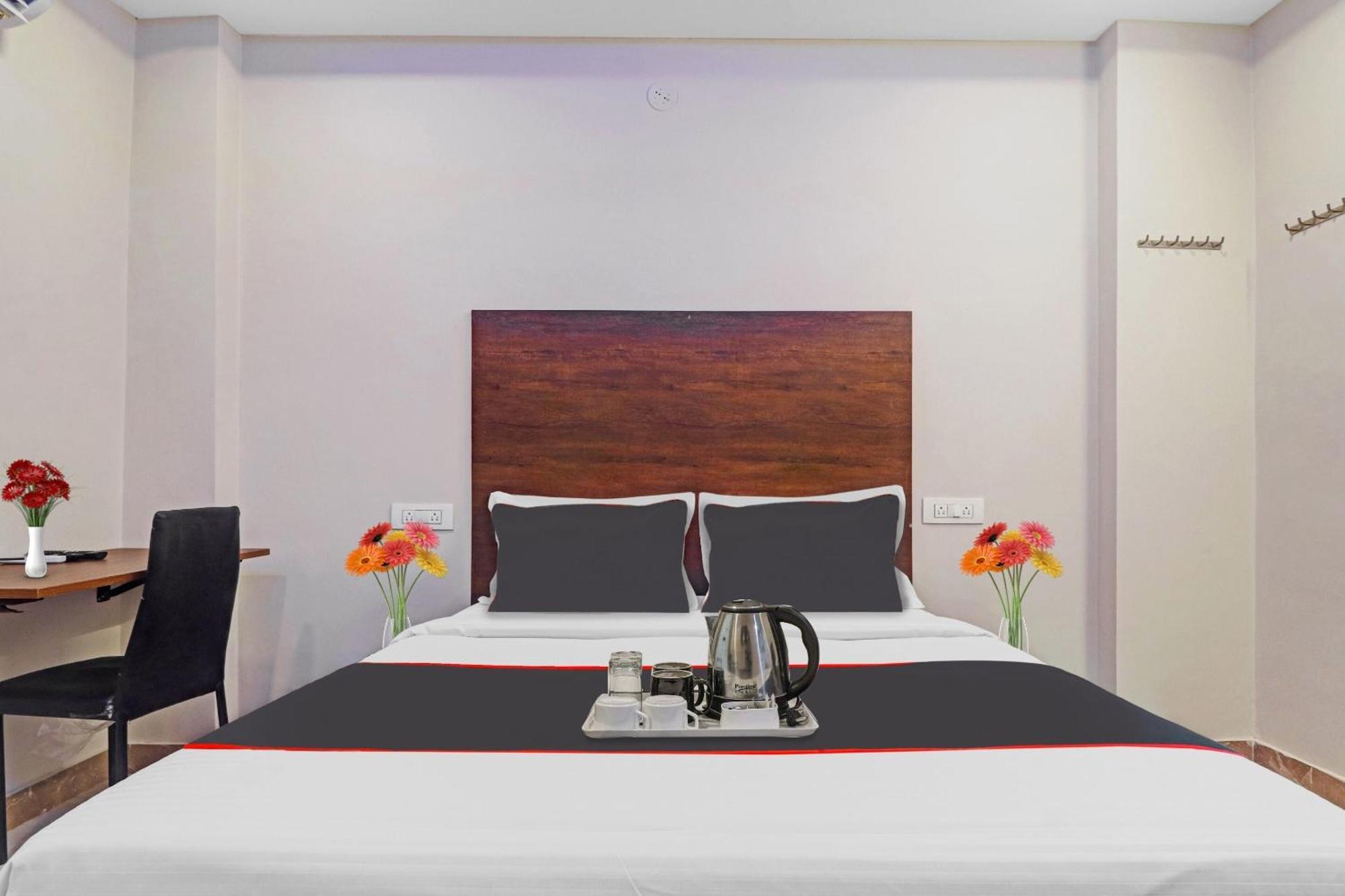 Super Capital O Srinika Inn Gachibowli Ngoại thất bức ảnh