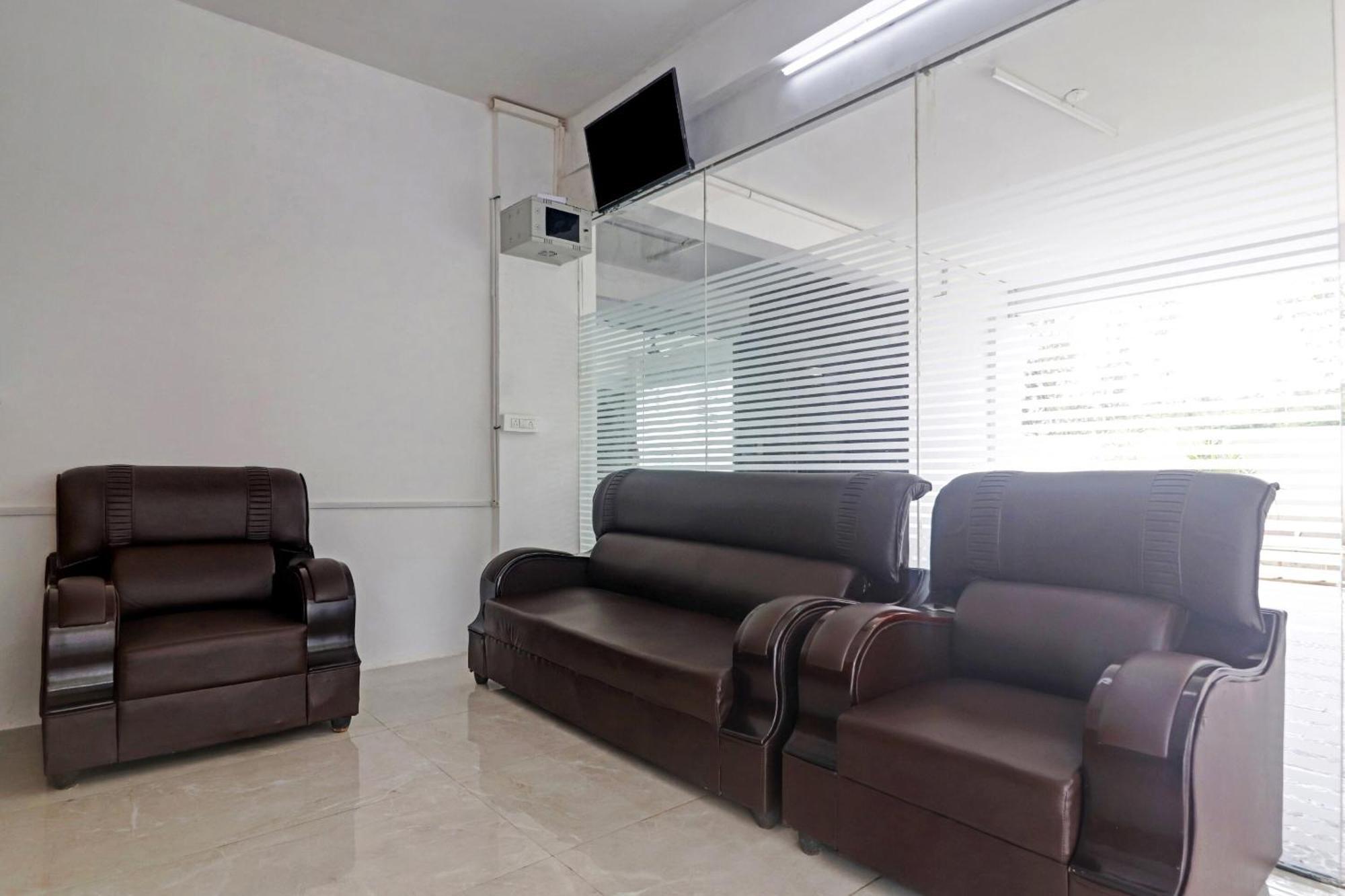 Super Capital O Srinika Inn Gachibowli Ngoại thất bức ảnh