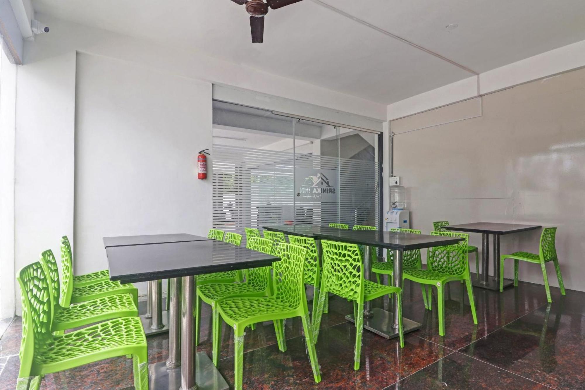 Super Capital O Srinika Inn Gachibowli Ngoại thất bức ảnh